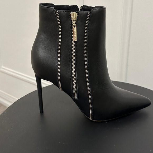 Brand new Marciano Sexy black booties for Spring - Picture 2 of 7